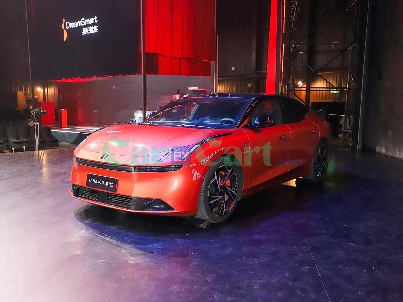 LYNK&CO Z10 STARBUFF 2025