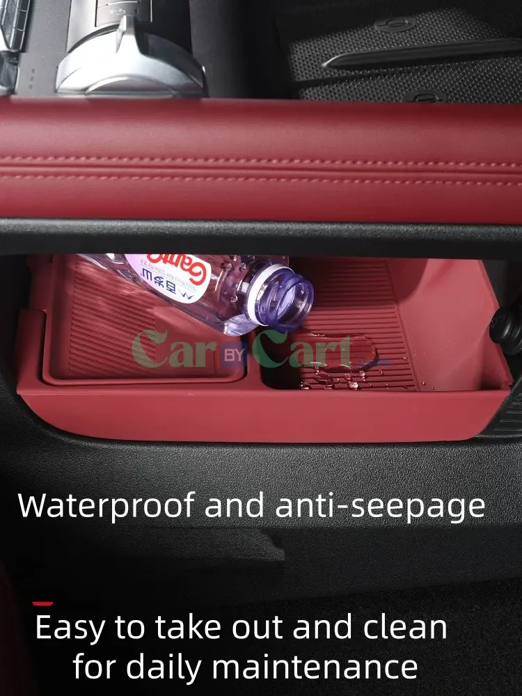 2025 TANK 300 Storage box under the center console